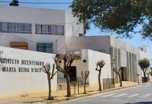 Caravana y bocinazo en B° El Tribuno en rechazo al traslado del colegio Maria Reina