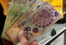 Lavarse las manos más seguido: el coronavirus puede sobrevivir hasta un mes en billetes o celulares