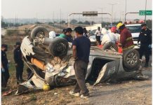 Múltiple choque entre dos autos y una moto en la circunvalación oeste con varios heridos