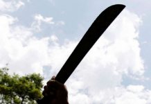 Atacó con un machete a su pareja, la ahorcó y golpeó en barrio El Huaico