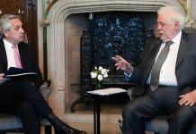 La mayoría de los argentinos desconfía del plan de vacunación y pide que renuncien todos los involucrados en el escándalo