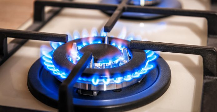Closeup,Shot,Of,Blue,Fire,From,Domestic,Kitchen,Stove,Top.