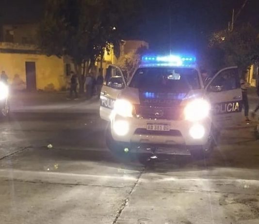 Batalla campal con disparos en barrio La Fama: un muerto y al menos 15 detenidos