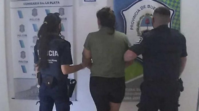 entro armada a la comisaria