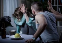 Ya tenía una condena por agredir a su pareja, ahora la volvió a golpear a ella y a su hijo en Las Lajitas