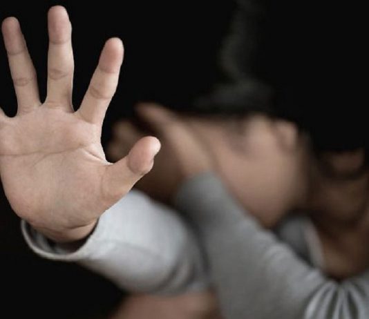 Una joven japonesa denunció que su expareja la secuestró, la golpeó y abusó de ella cuando estaba embarazada