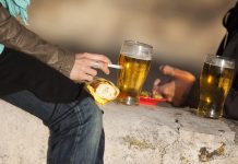 Conmoción por una adolescente de 13 años internada en coma alcohólico en Orán