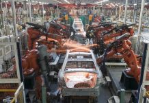 Paro salvaje de la industria del neumático: automotrices cerca de masivas suspensiones