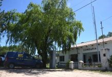 Se disfrazaron de policías, asaltaron una subcomisaria y se robaron armas, chalecos y un patrullero