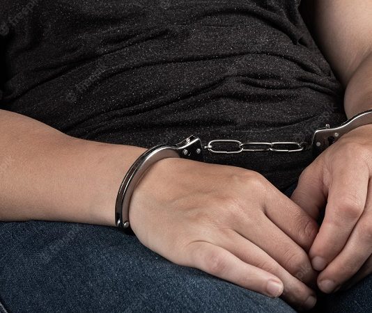 ¡Loca de atar! Mujer imputada en Vaqueros por reiterados episodios de amenazas y agresiones