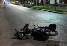 Hizo caer de la moto a su ex pareja y le paso con su camioneta por encima de sus piernas