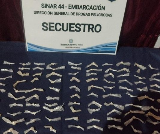 Tenía prisión domiciliaria y lo agarraron llevando cocaína en una moto