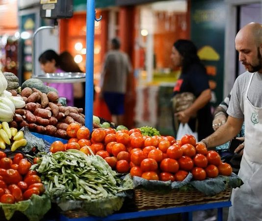 Estos son los precios de frutas y verduras en el mercado San Miguel de cara a fin de año