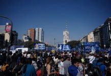 Investigan irregularidades en el cobro de planes sociales: en los últimos 14 años más de 200 mil beneficiarios viajaron al exterior