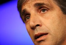 Luis Caputo adelantó que el bono para los jubilados en marzo sería de $70.000