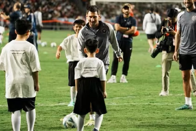 messi con japones