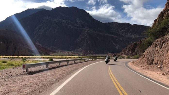 motoquero en cafayate