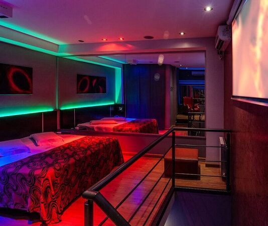 En Jujuy una pareja de Policias estaba de servicio y se fueron a un “telo”: La mujer del efectivo le dio la cana