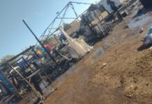 Un incendio destruyó totalmente 5 puestos de feriantes en el festival de J.V. González