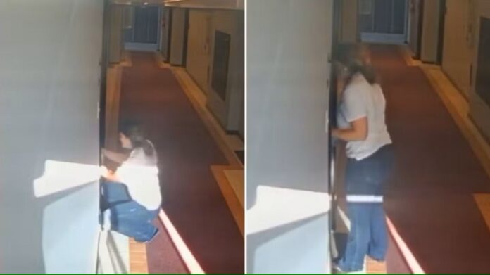 mujer rompe la cerradura