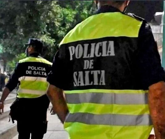 En Metan detienen a un policía por violencia de género y denuncian que su antiguo jefe lo encubría