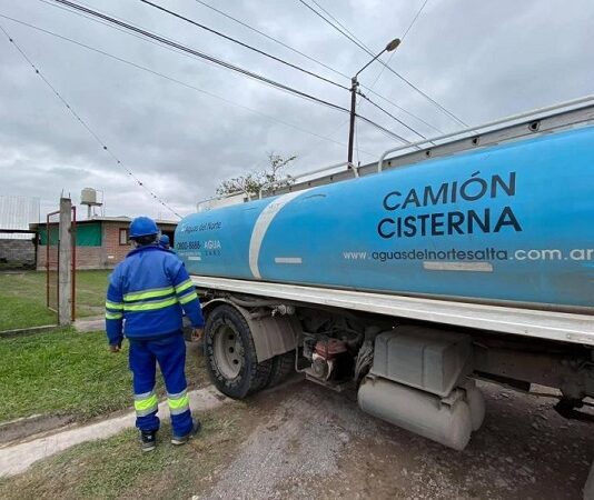 Aguas del Norte debe garantizar la provisión en Rosario de Lerma con camiones y bidones