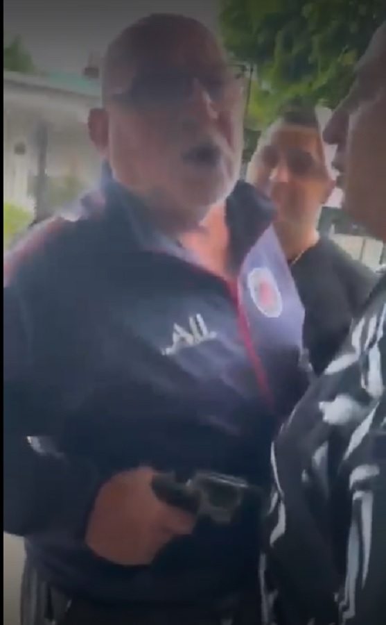 policia dispara contra un vecino