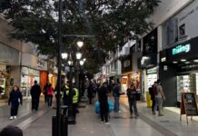 Detienen a una pareja minutos después de robar en un local de la Peatonal Alberdi