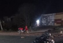 Chocaron dos motos en la ruta 5 en Apolinario Saravia y murieron dos jóvenes de 23 y 15 años