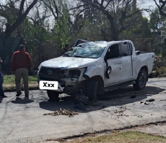 Insólito episodio en San Lorenzo: volcó con su camioneta y se marchó a su casa abandonando el vehículo