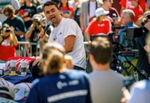 Conmoción en Estados Unidos: de un balazo en el cuello murio un activista de derecha aliado de Trump