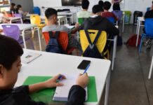 A partir de 2026, los alumnos de primaria de Buenos Aires no podrán usar celulares en la escuela