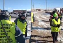 Peregrinos de Tolar Grande reanudan su marcha después de la nevada de anoche