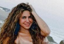 Shakira no abandona los brillos y los flecos ni para meterse al mar