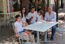 Urtubey junto a Macedo quedaron en El Galpón más solos que un cartel después de la campaña