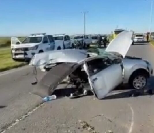 Trágico accidente en la ruta 11: un auto despistó, chocó contra un poste de luz y murió un nene de 2 años