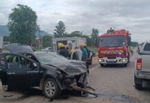 5 heridos en un choque frontal entre un auto y una camioneta en Salvador Mazza