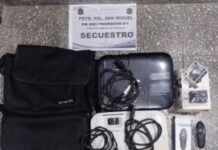 Detenidos al intentar vender en el mercado proyectores, un láser y una cámara de vídeo