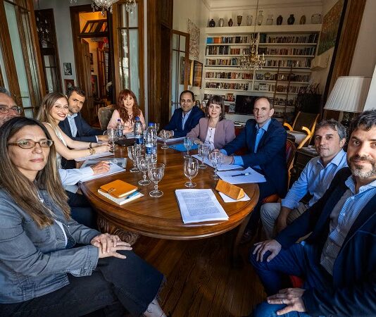 La Justicia evalúa restringir la cantidad de visitas que recibe la rea CFK en su prisión domiciliaria