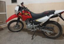 Escapó de la Policía en Pluma de Pato con una moto robada en Jujuy y además llevaba marihuana