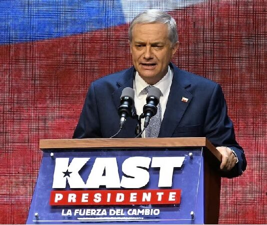 Chile no quiere más peruanos y bolivianos en el país: despliega militares en la frontera para construir muro contra migrantes