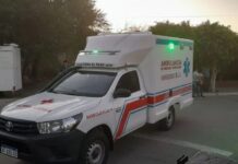 ¡Un peligro! 3 empleados municipales electrocutados en una plaza de El Carril generan alarma en el barrio