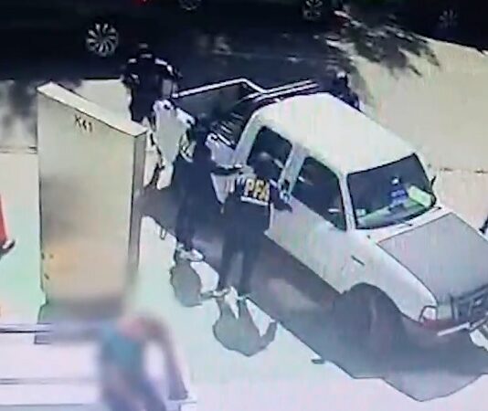 5 detenidos: En 4 minutos robaron USD80 mil y $4 millones de una financiera, pero olvidaron un celular