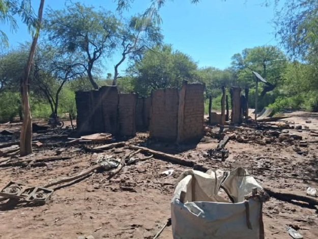 rancho destruido por un rayo