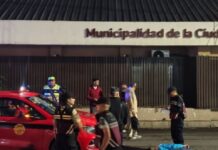 Un taxista embistió a una mujer en San Martín y Buenos Aires. Fue asistida por el SAMEC