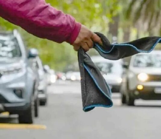 ¡Y si hacemos lo mismo! Córdoba aprobó la prohibición de cuidacoches, limpiavidrios y picadas