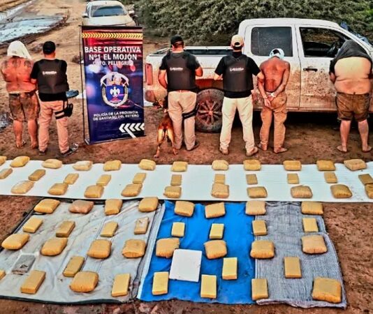 Detienen en Santiago a 5 salteños en tres vehículos con 113 kilos de marihuana valuada en $390.000.000