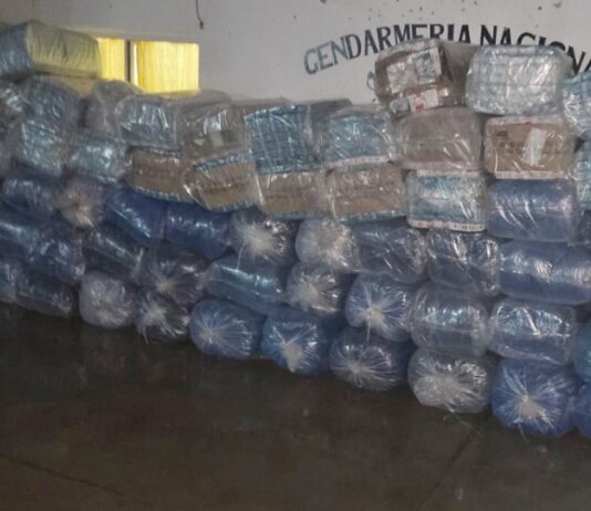 Bagayeros abandonan en el monte de Orán 880 kilos de coca y 17.350 paquetes de cigarrillos