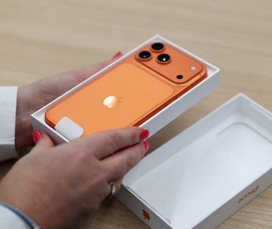 Celulares con arancel 0%: ¿conviene comprar el Iphone 17 Pro Max en la Argentina o en el exterior?