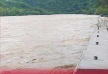 Por la crecida del rio Bermejo suspendieron el paso de las chalanas en Aguas Blancas